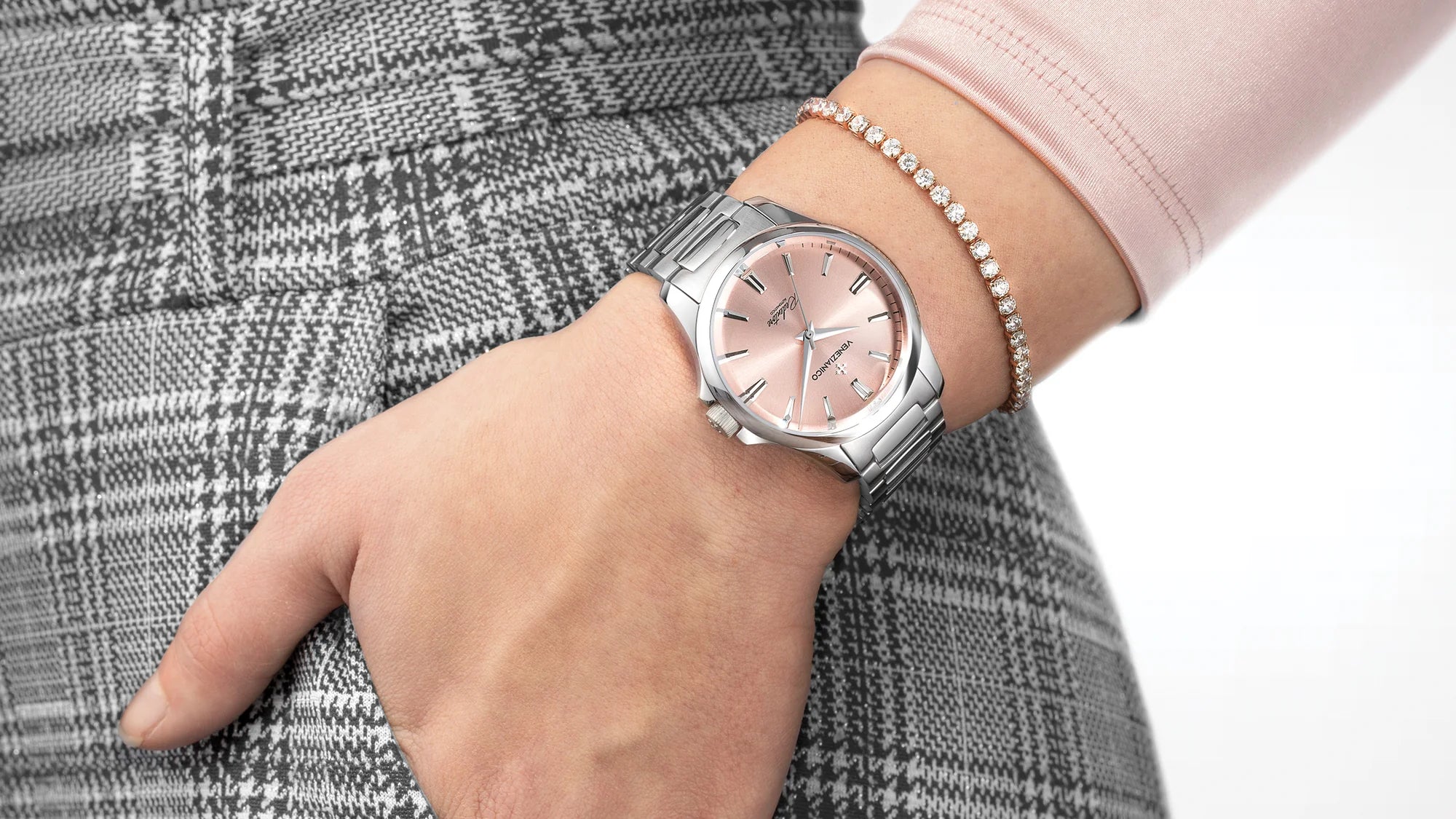 venezianico redentore pink worn on wrist