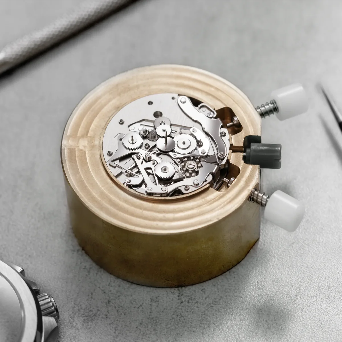 Seiko NE88 chronograph movement